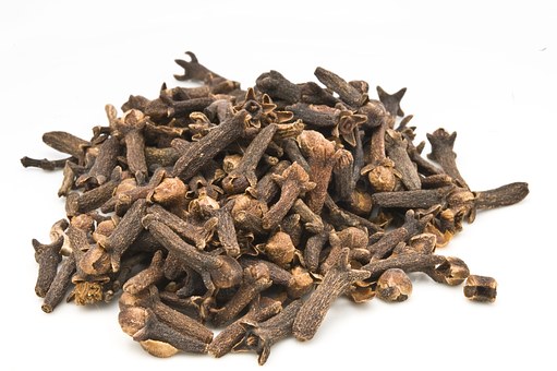 Whole dried cloves